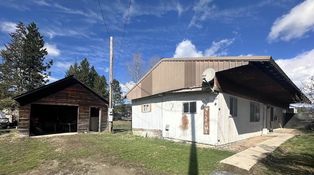216 McKay St - Photo 1