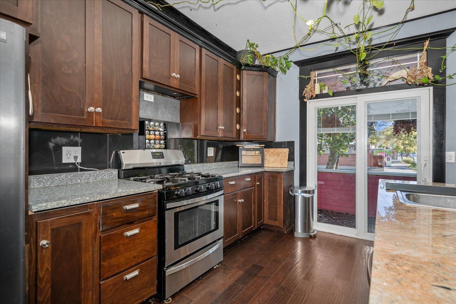 1104 W Maxwell Ave - Photo 11