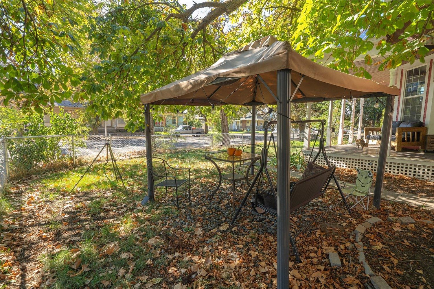 1104 W Maxwell Ave - Photo 36