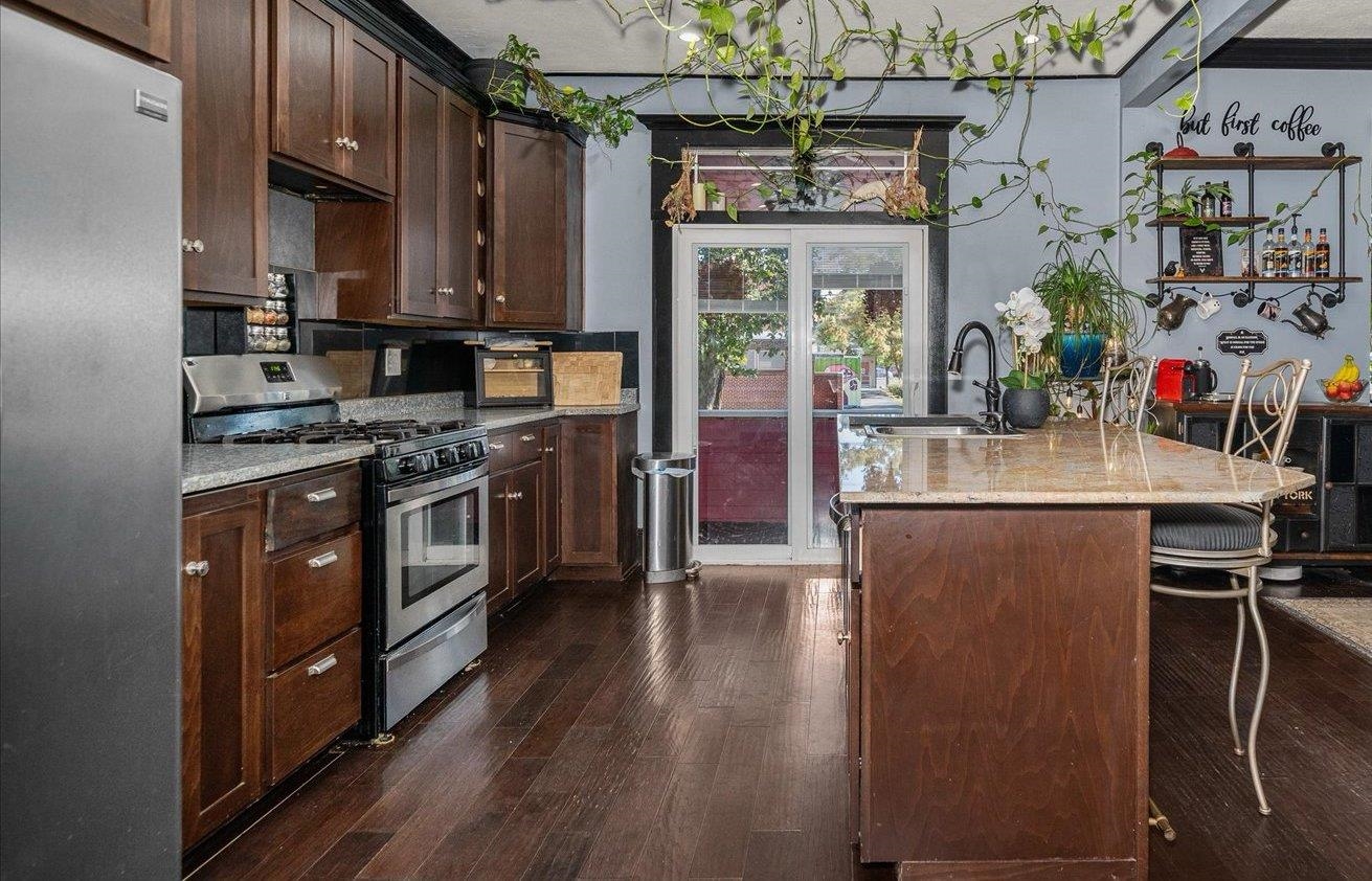 1104 W Maxwell Ave - Photo 8
