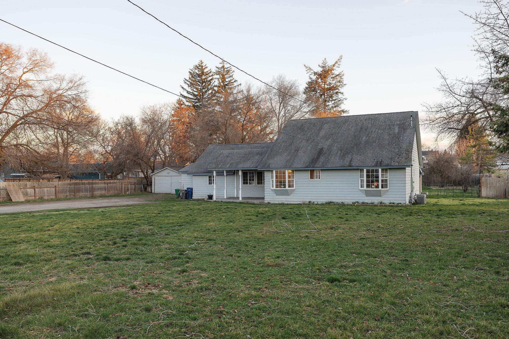 11406 E 4th Ave - Photo 3