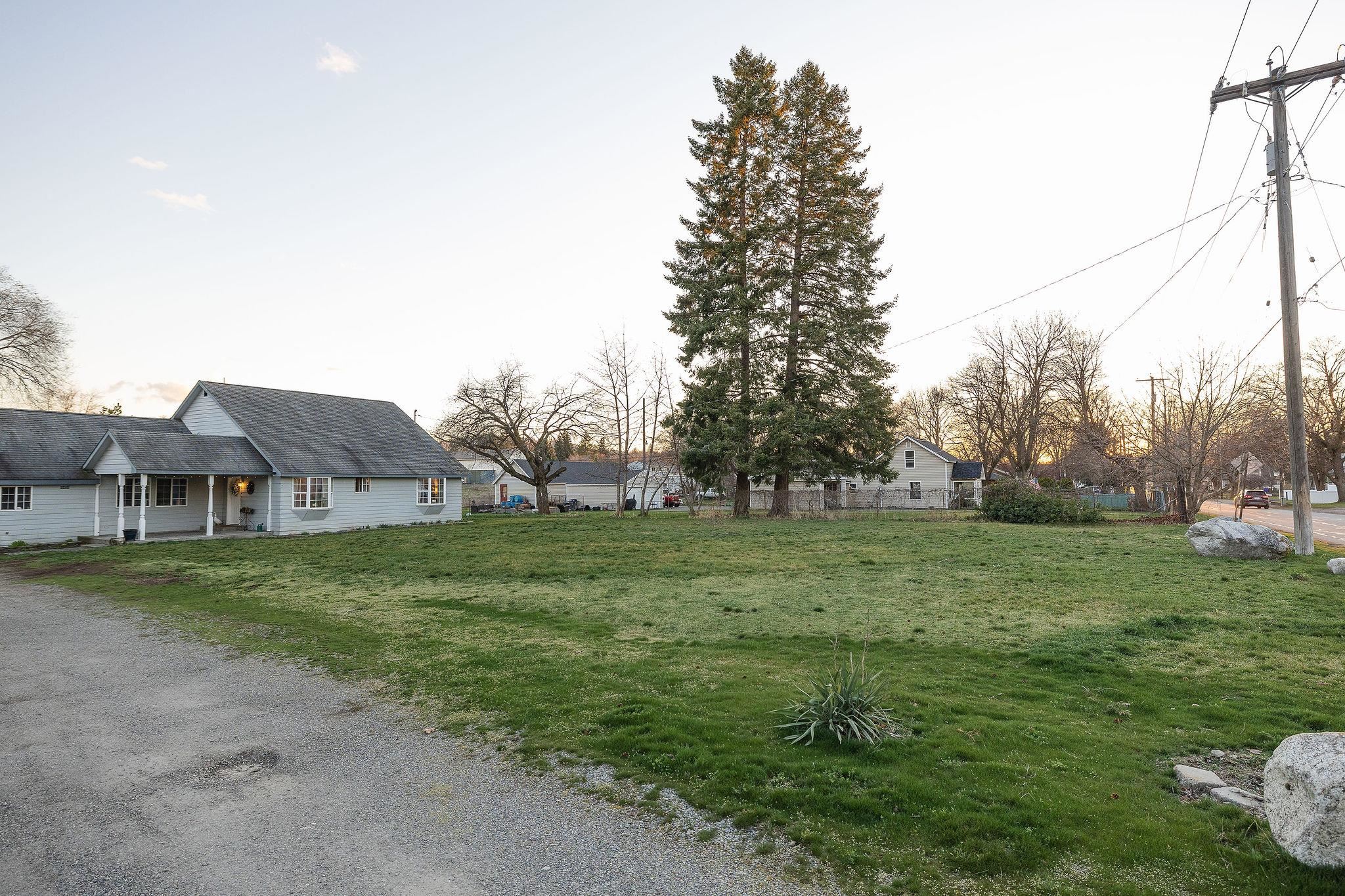 11402 E 4th Ave - Photo 1
