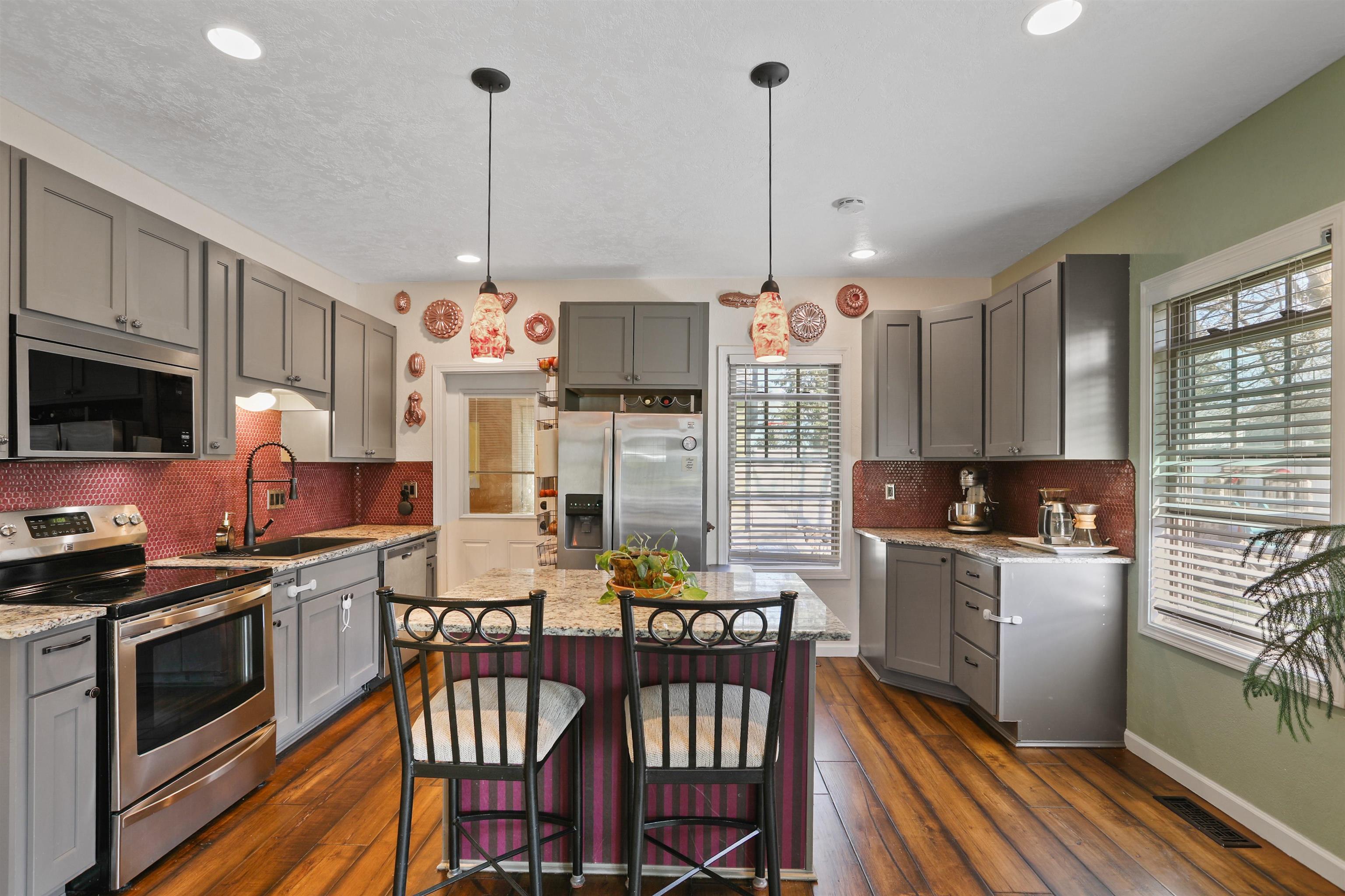 1857 E 9th Ave - Photo 3