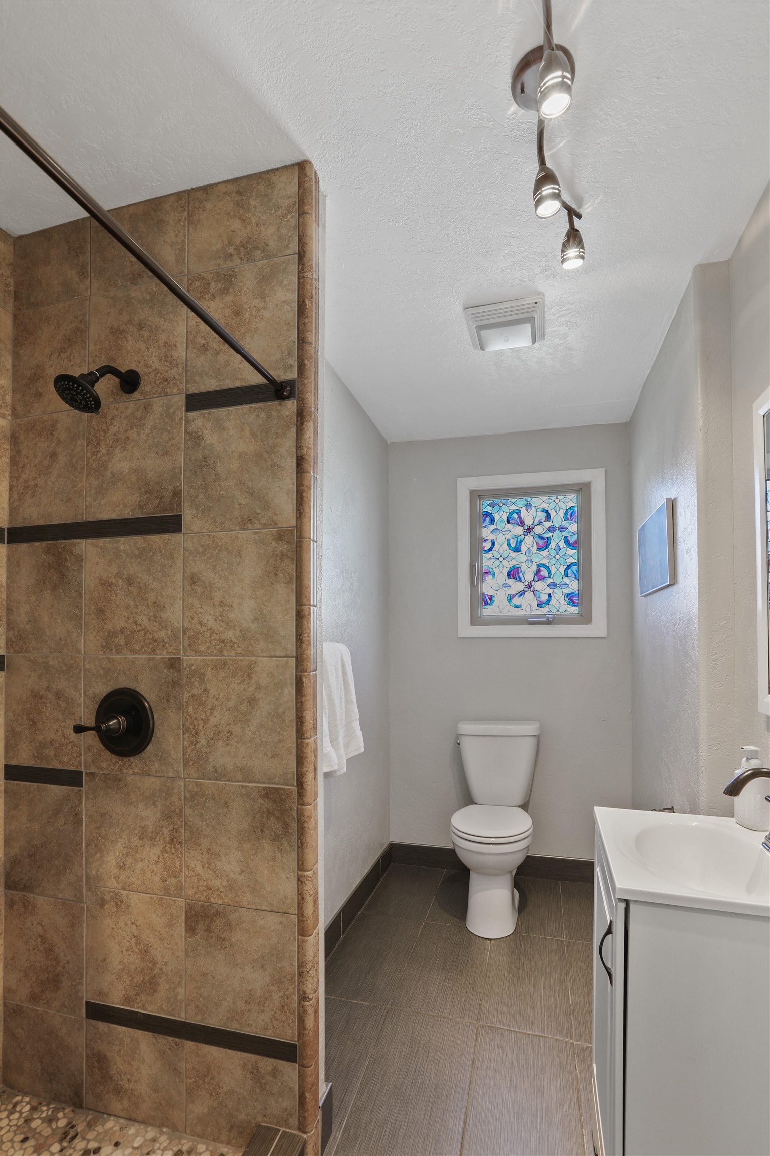 1857 E 9th Ave - Photo 10