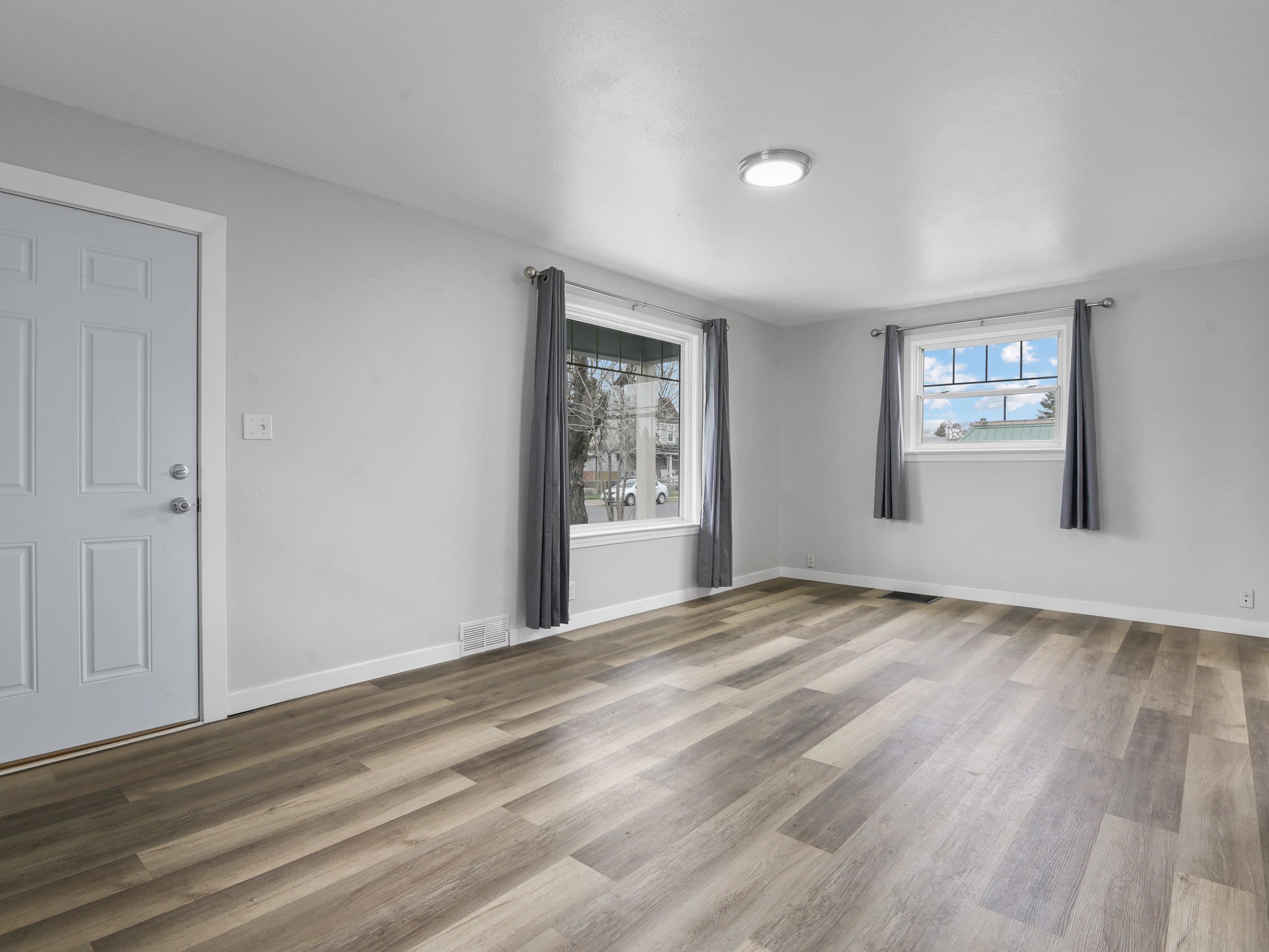 914 W Fairview Ave - Photo 2
