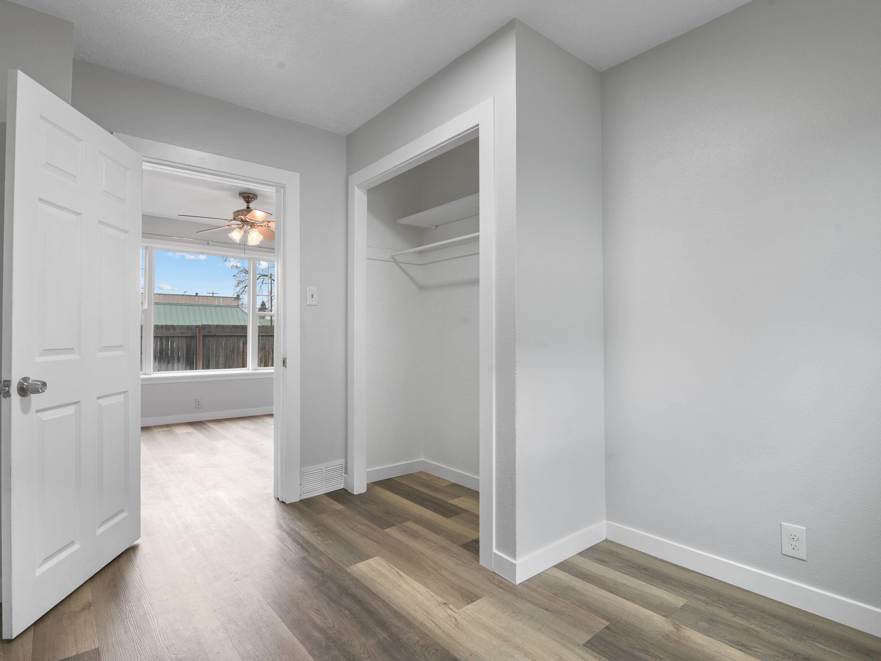 914 W Fairview Ave - Photo 8