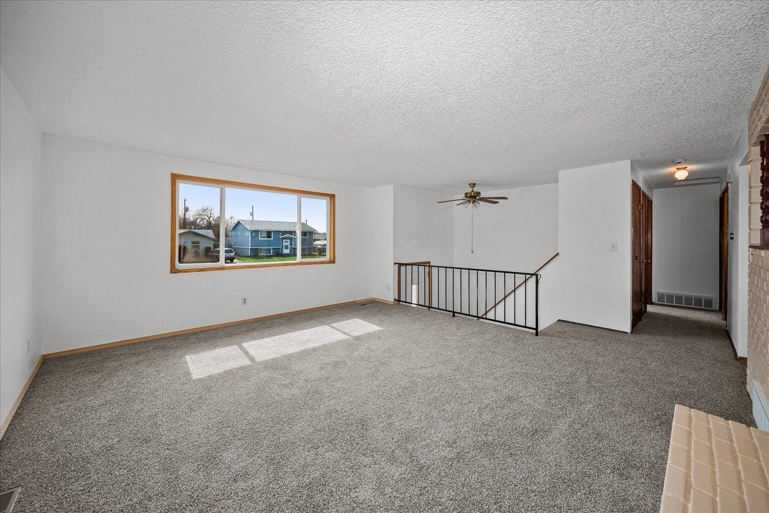 2917 E Ermina Ave - Photo 2