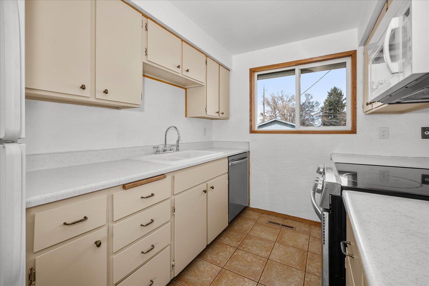 2917 E Ermina Ave - Photo 6