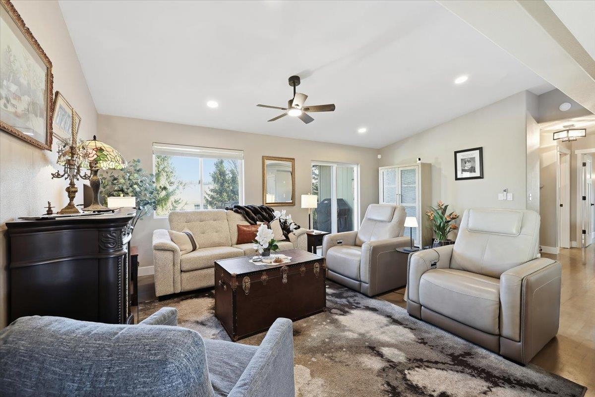 3211 E 43rd Ave - Photo 7