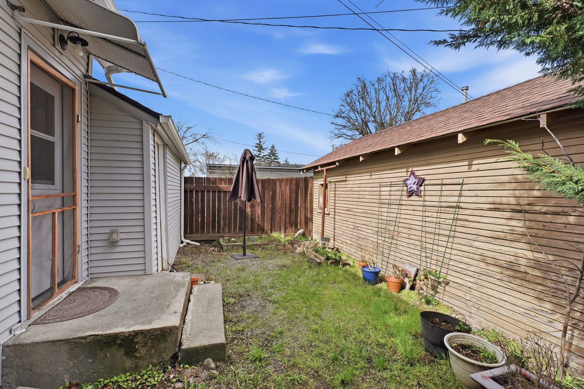 2415 N Adams St - Photo 21