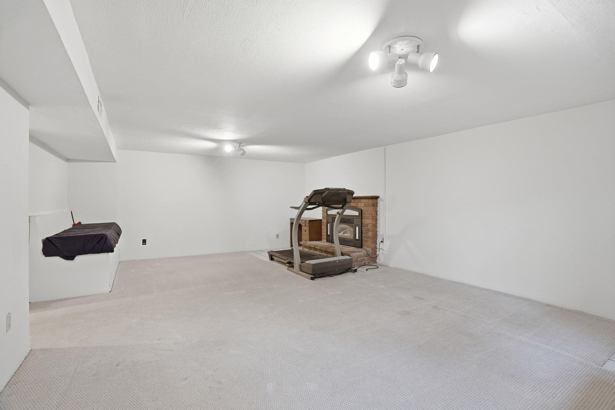 10907 E 24TH Ave - Photo 29