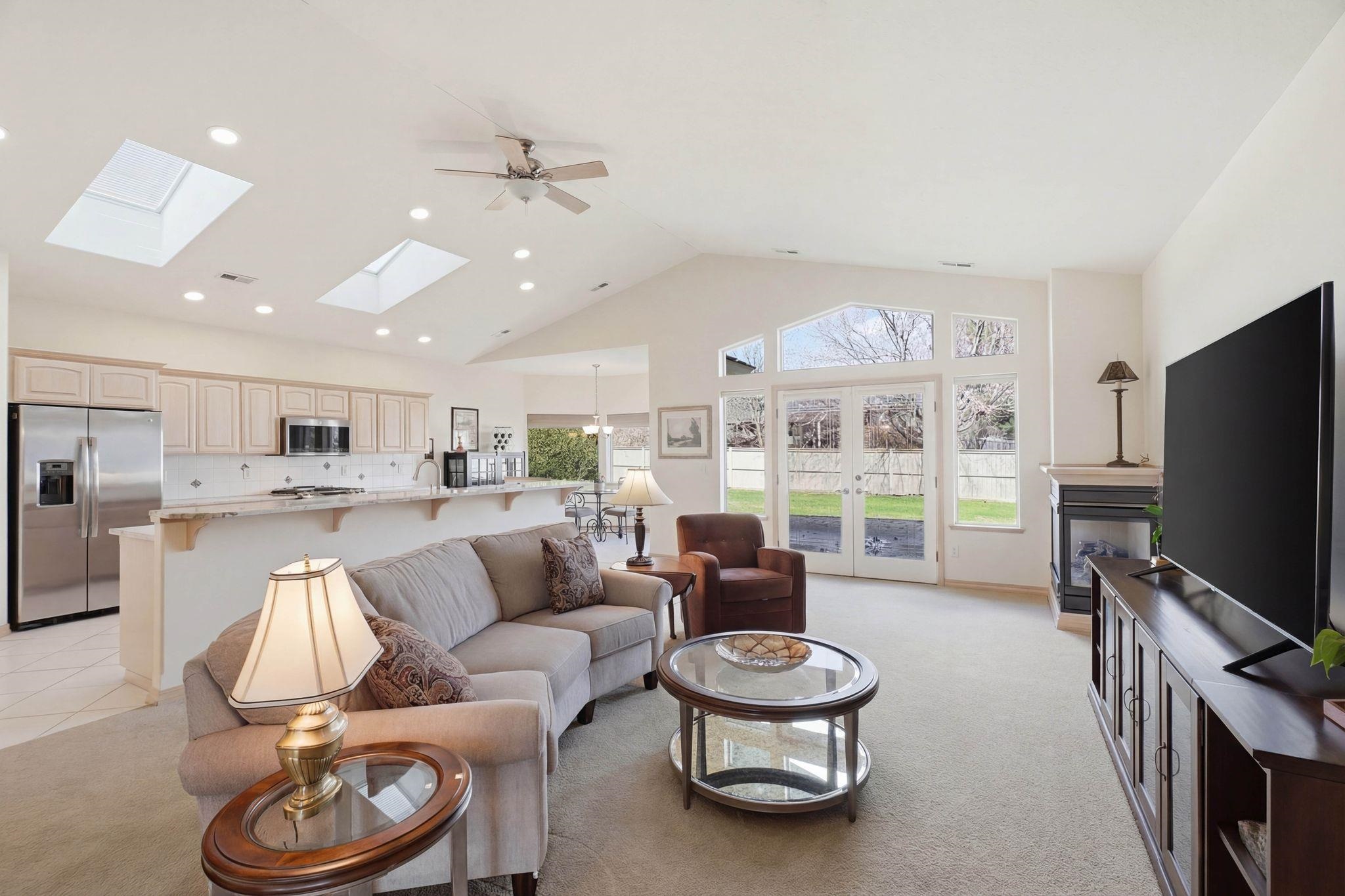 4913 S Woodfield Ln - Photo 3