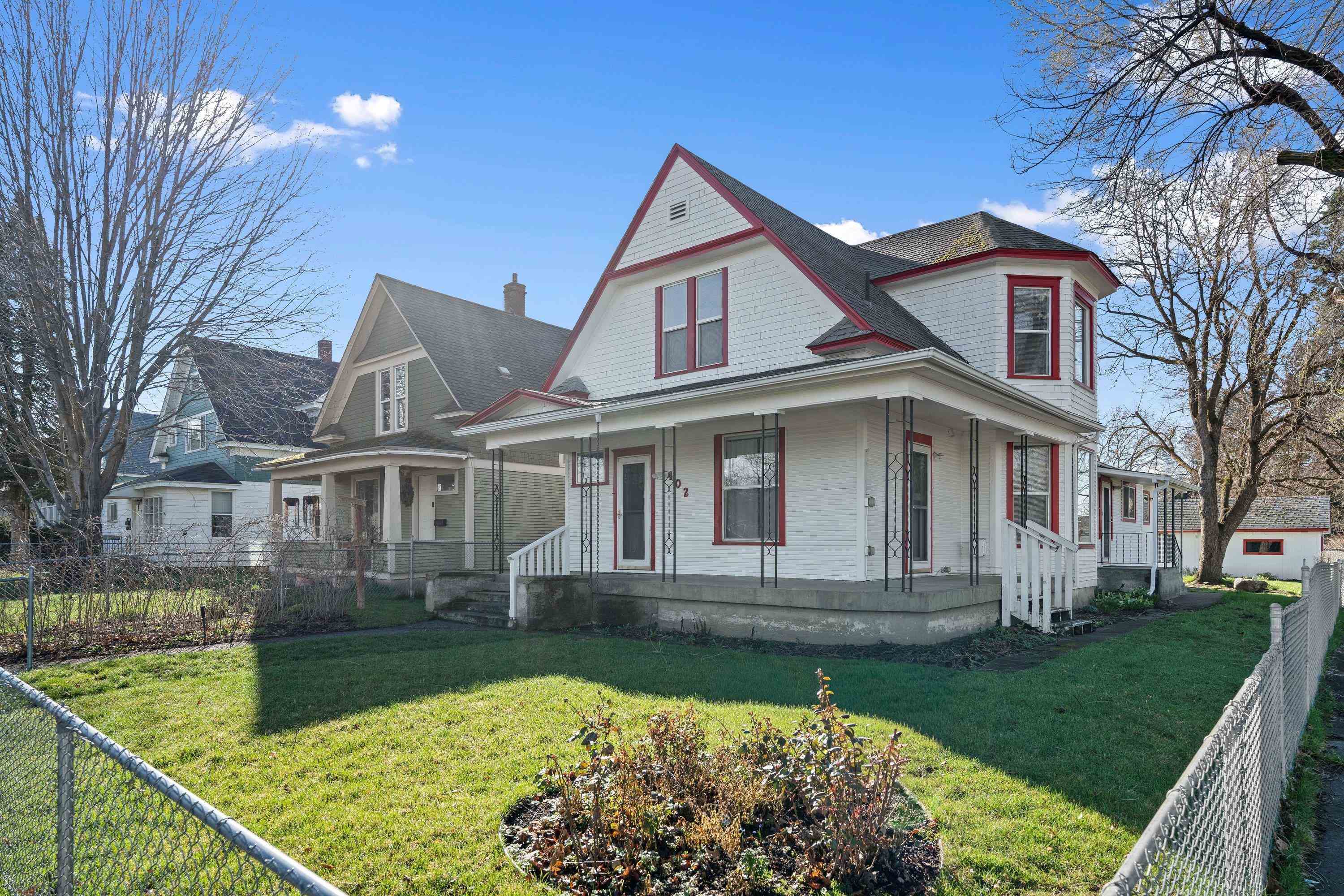 402 E Ermina Ave - Photo 1