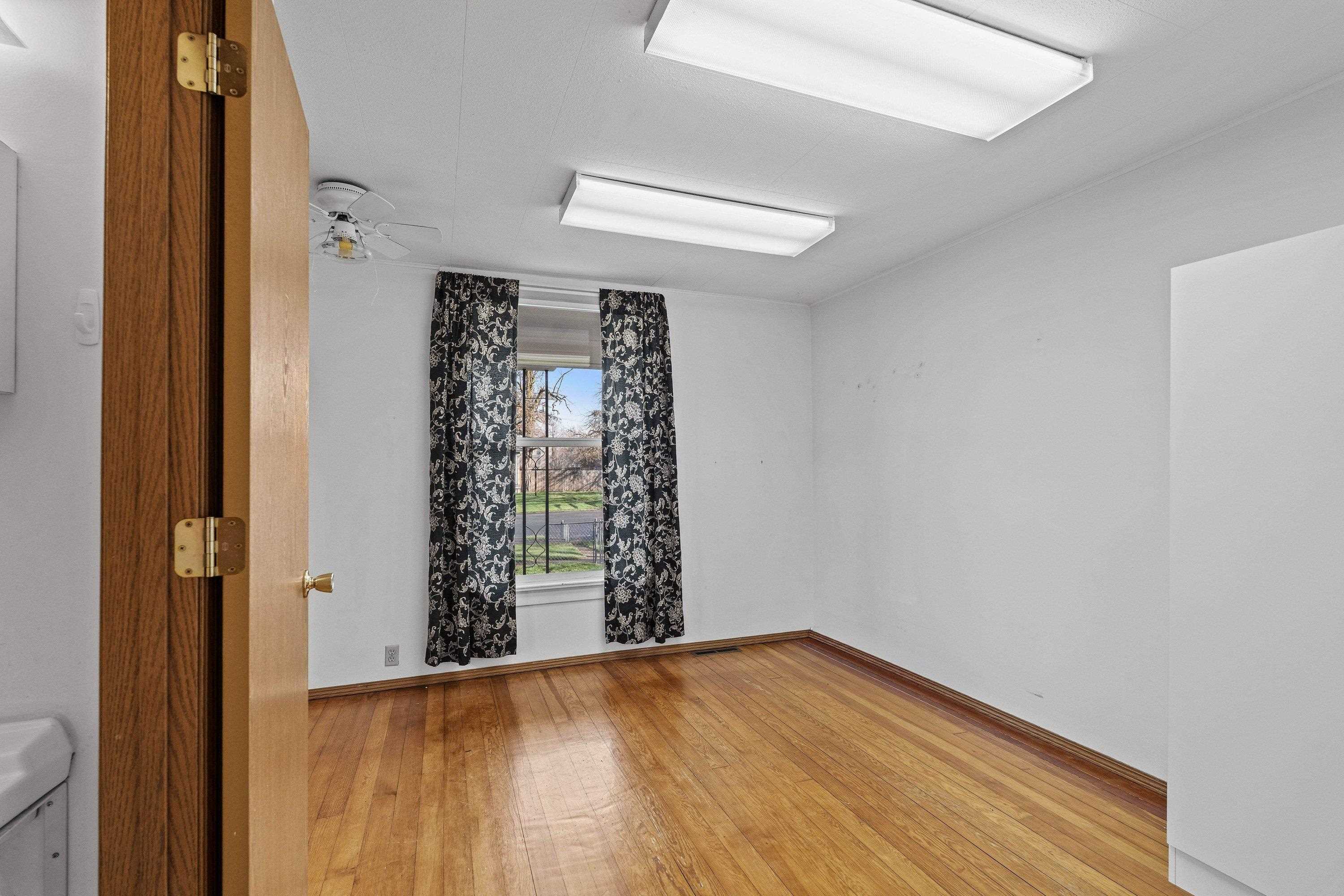 402 E Ermina Ave - Photo 10