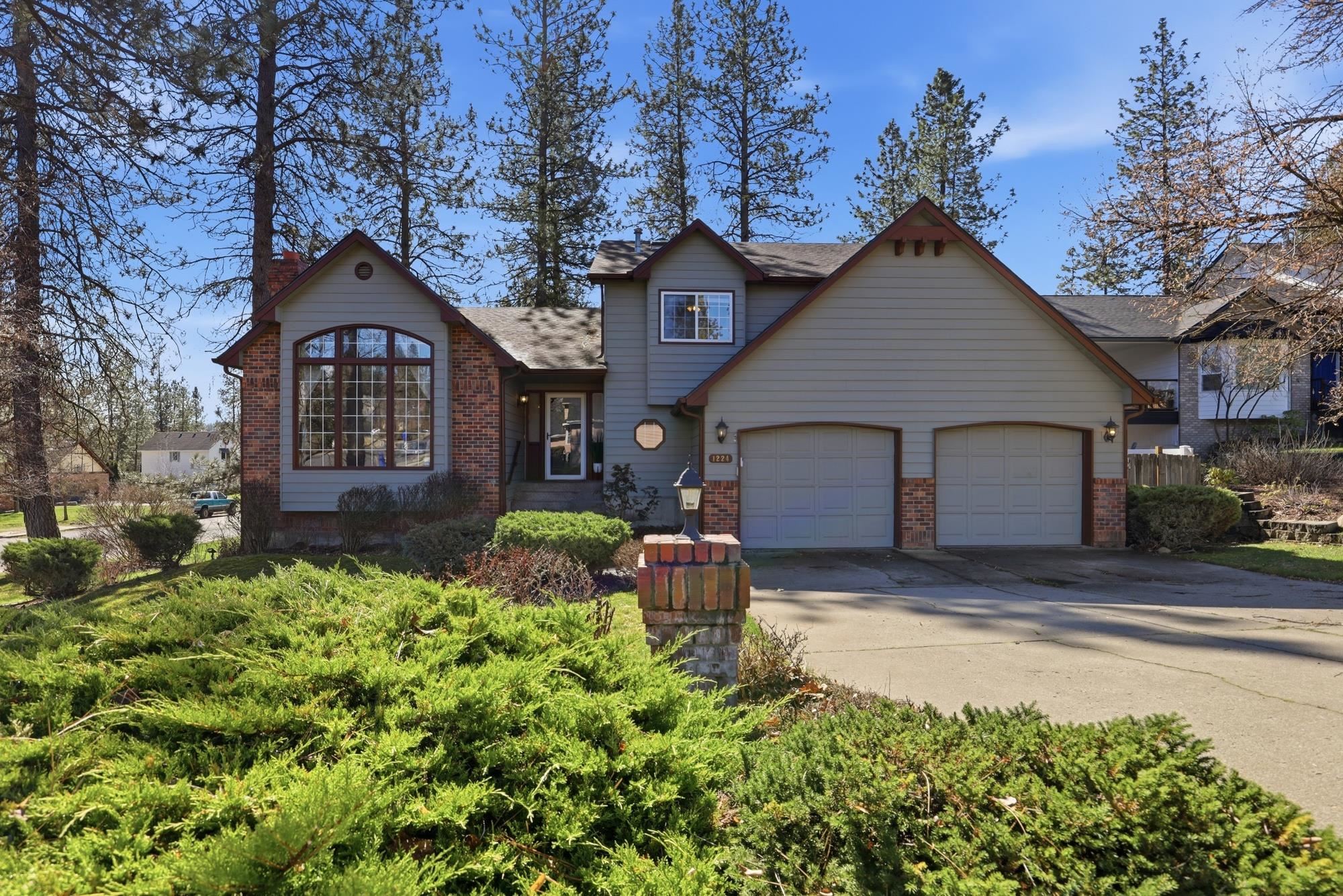 1224 E Blackhawk Dr - Photo 1
