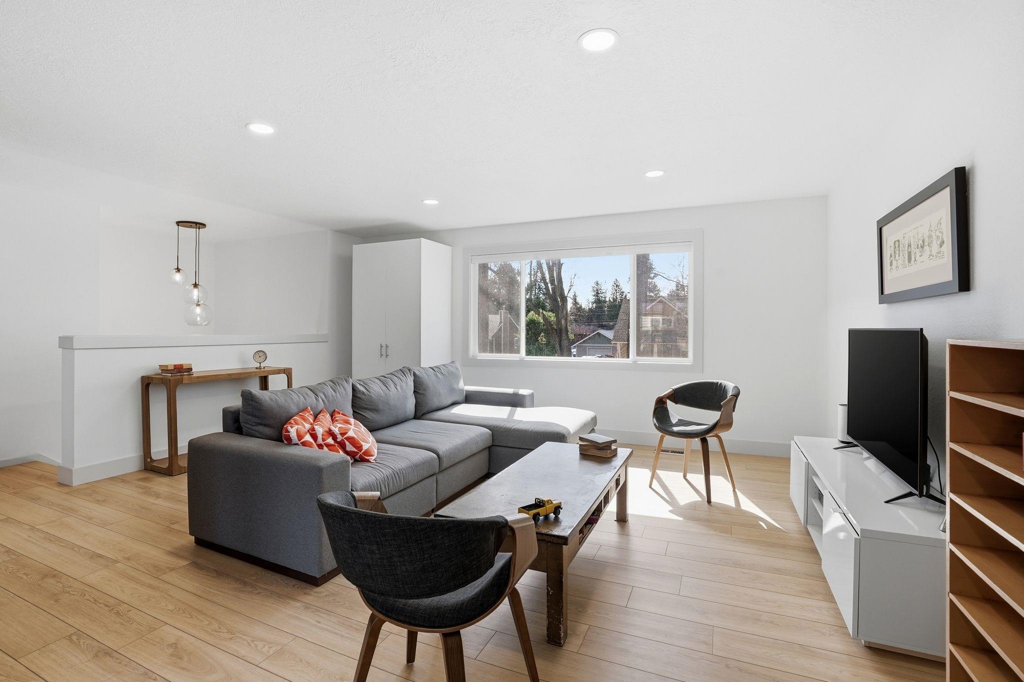 1227 E 36th Ave - Photo 3