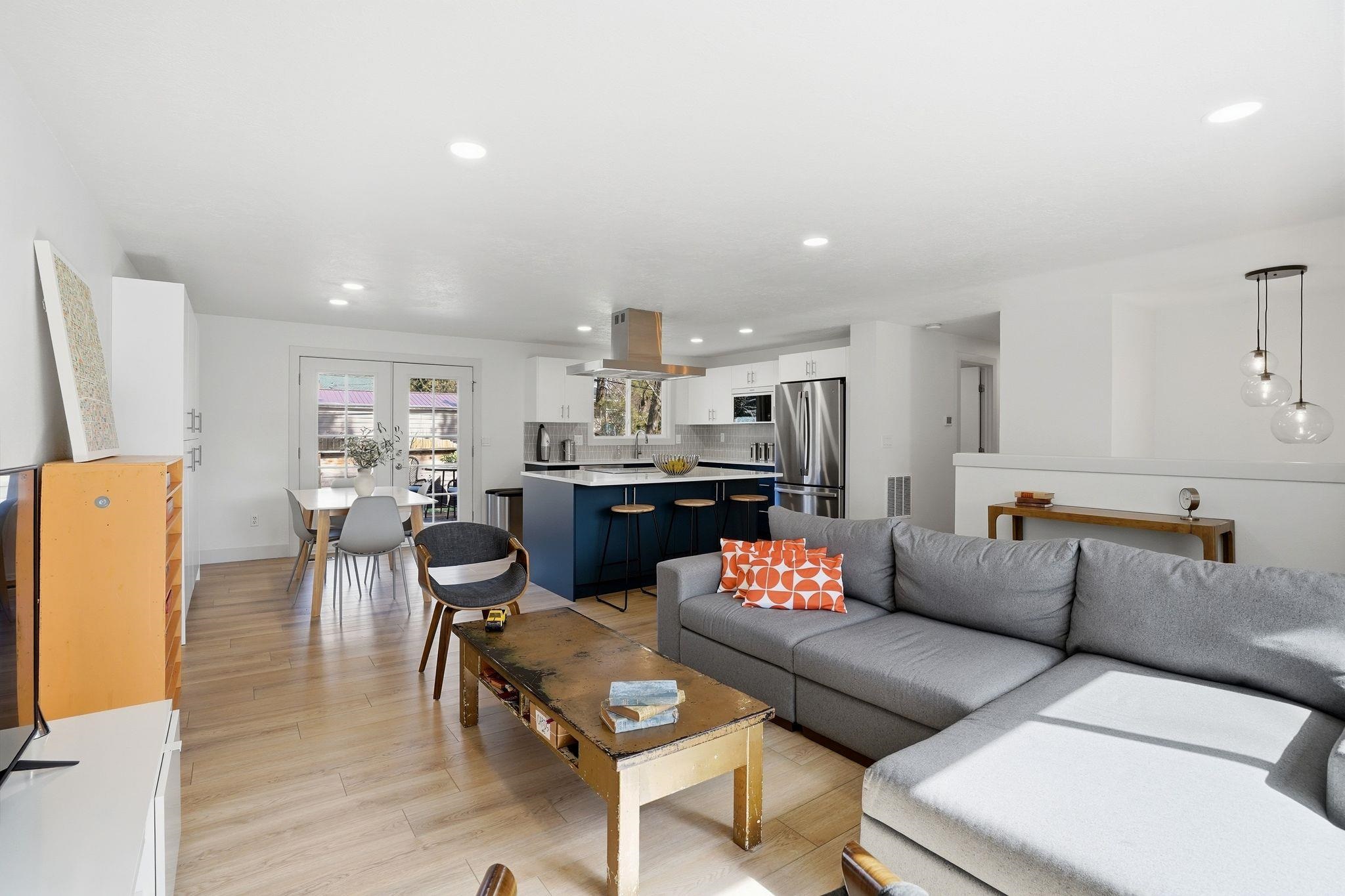 1227 E 36th Ave - Photo 4