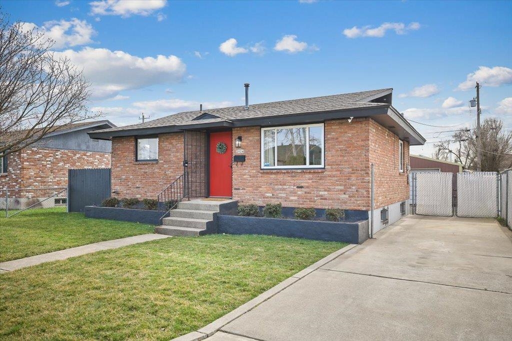 2024 E Nebraska Ave - Photo 2