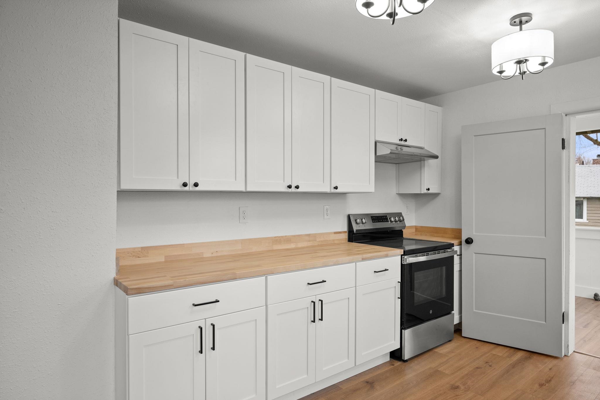 2420 N Astor St - Photo 16