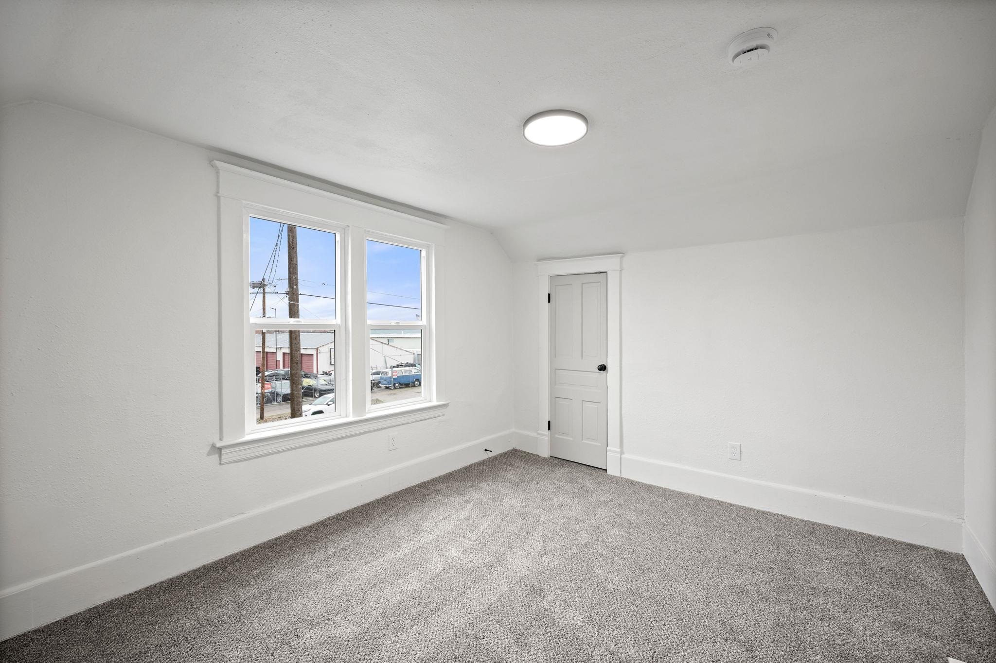 2420 N Astor St - Photo 21