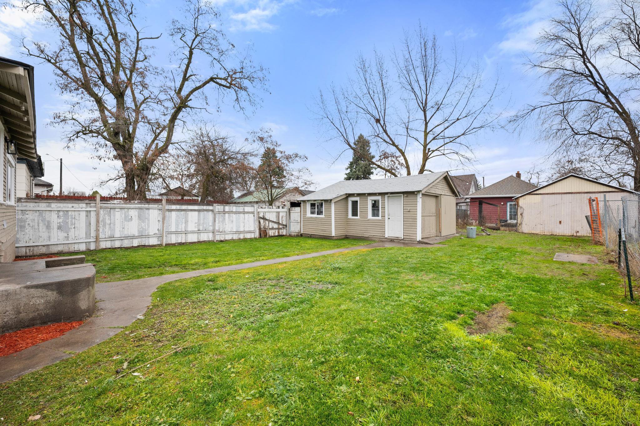 2420 N Astor St - Photo 27