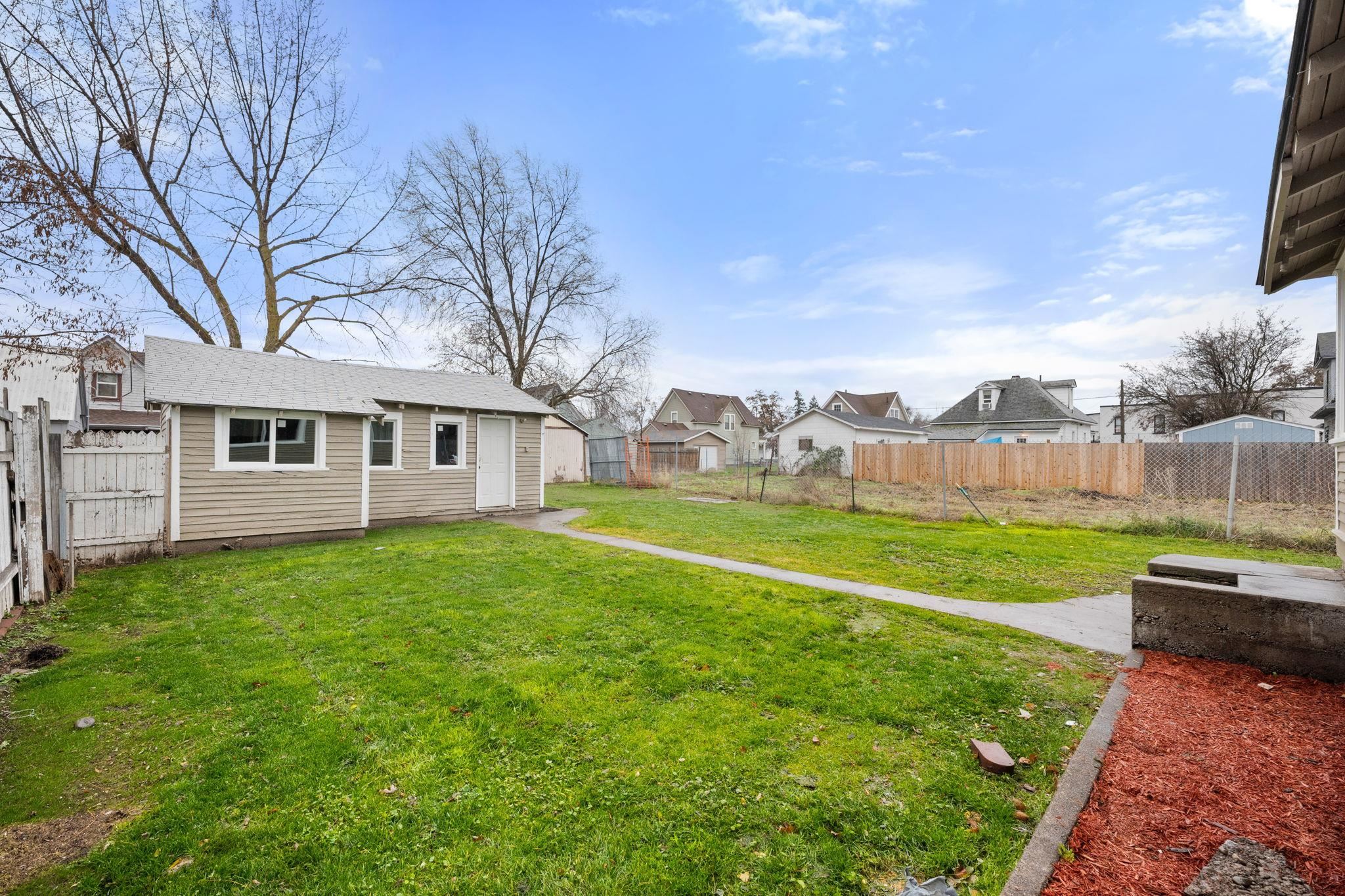 2420 N Astor St - Photo 29