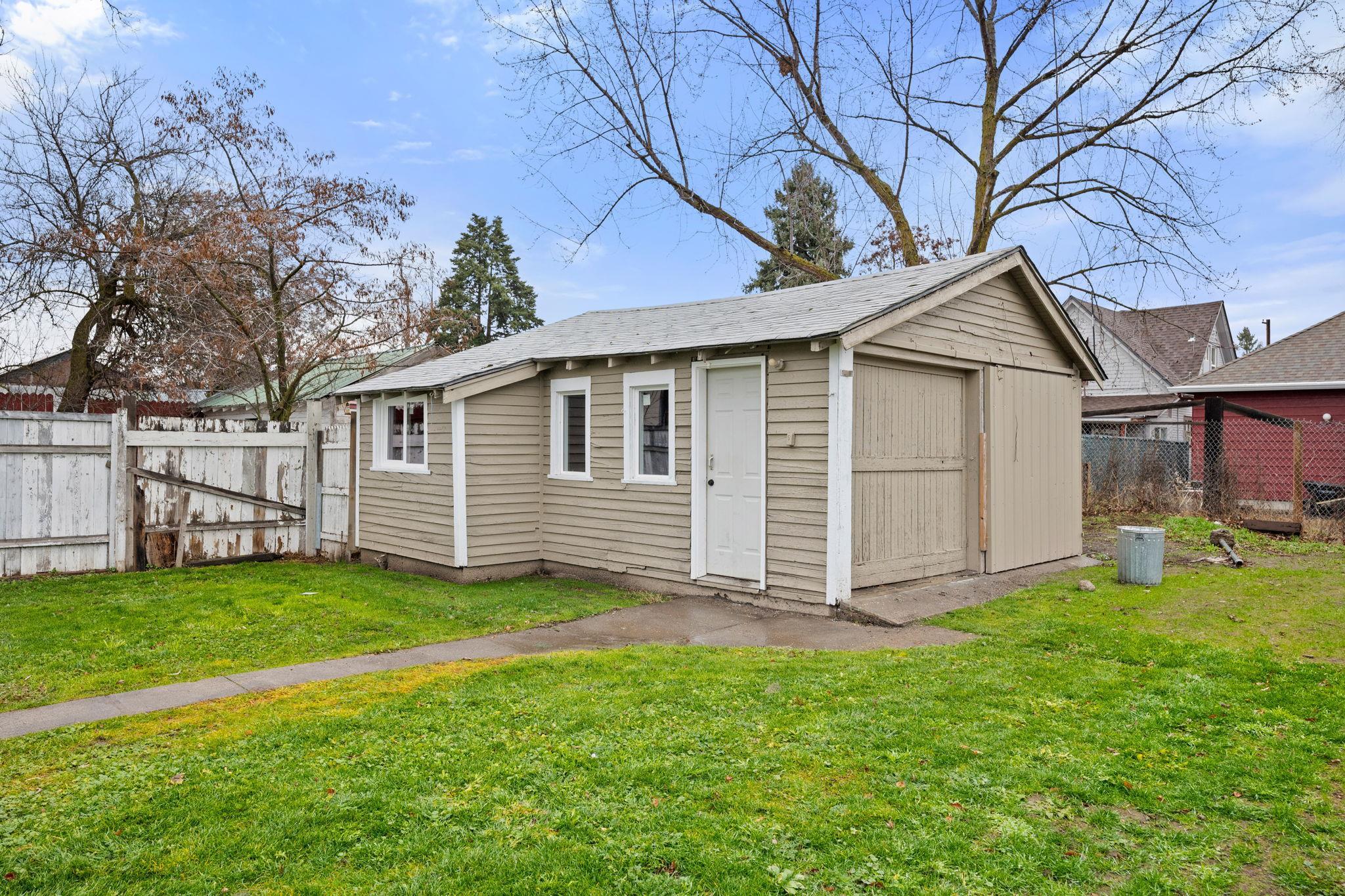 2420 N Astor St - Photo 30
