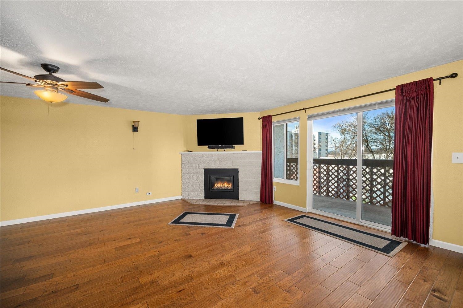 620 W 7th Ave - Photo 11