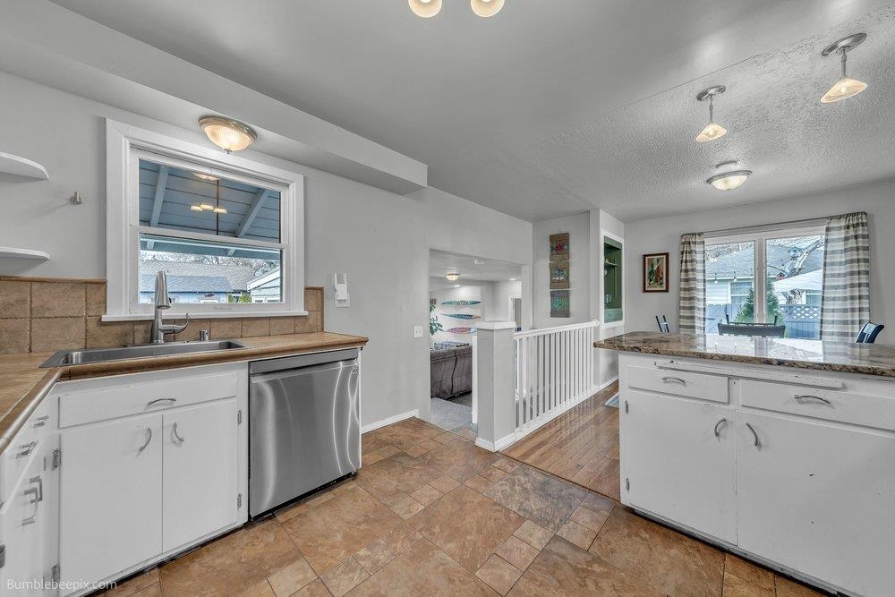 8613 E Bridgeport Ave - Photo 12