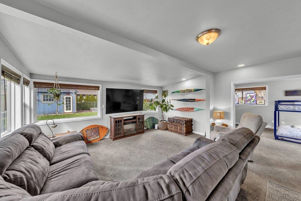 8613 E Bridgeport Ave - Photo 13