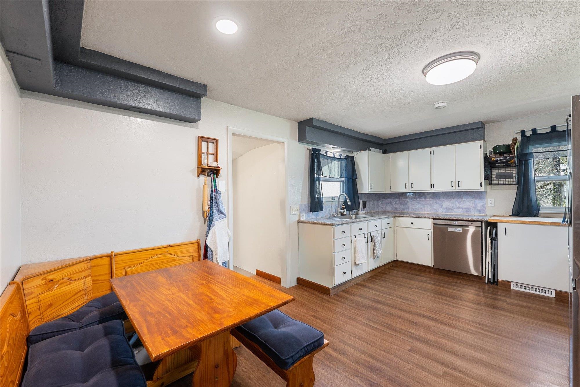 1611 E Bridgeport Ave - Photo 13