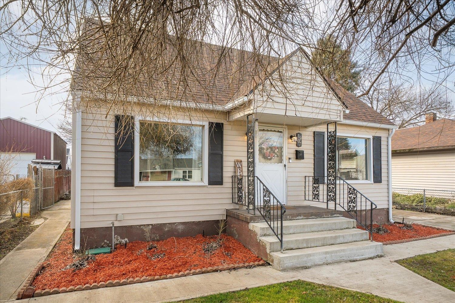 1907 N Nelson St - Photo 3