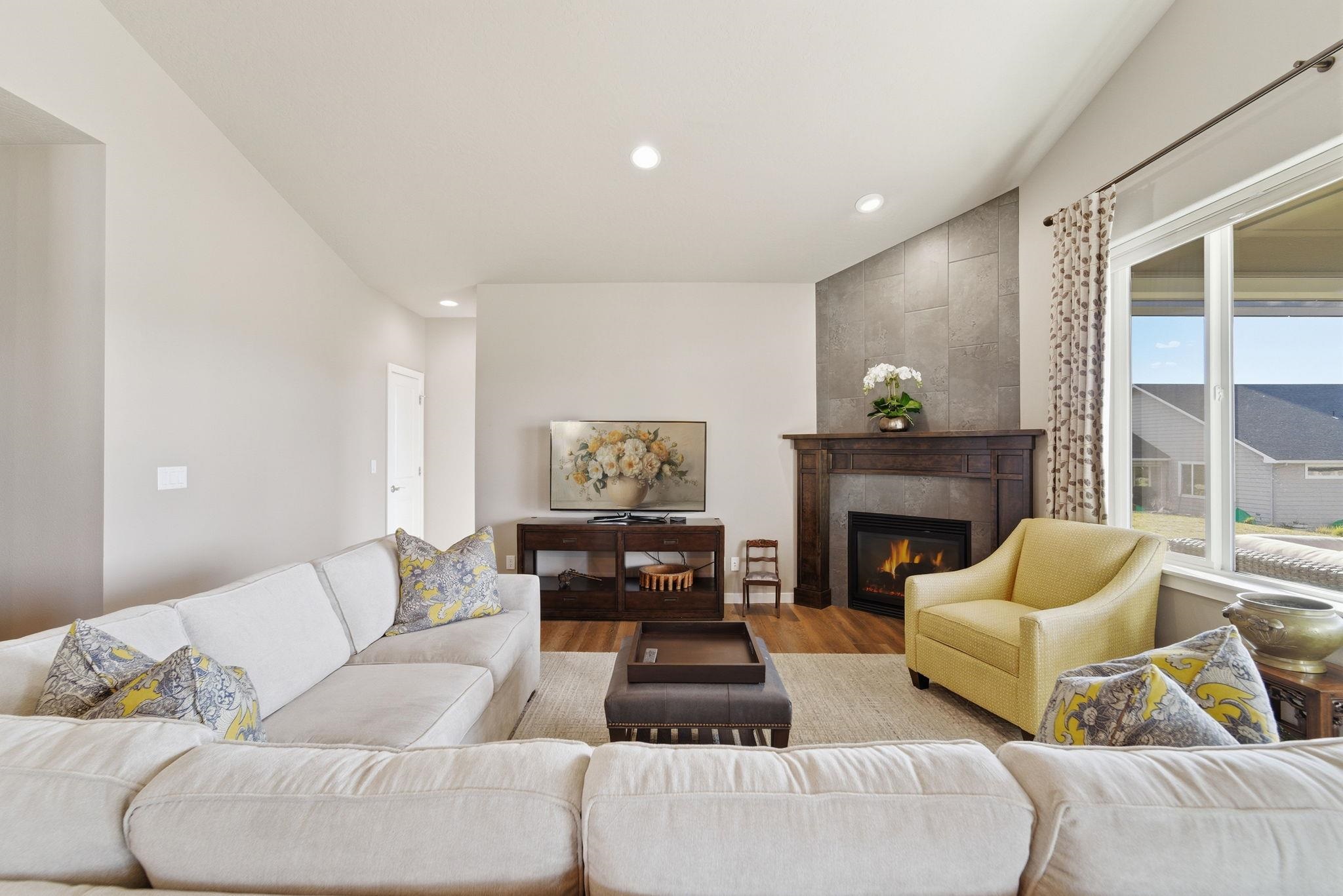 2655 N Rydal Ln - Photo 4