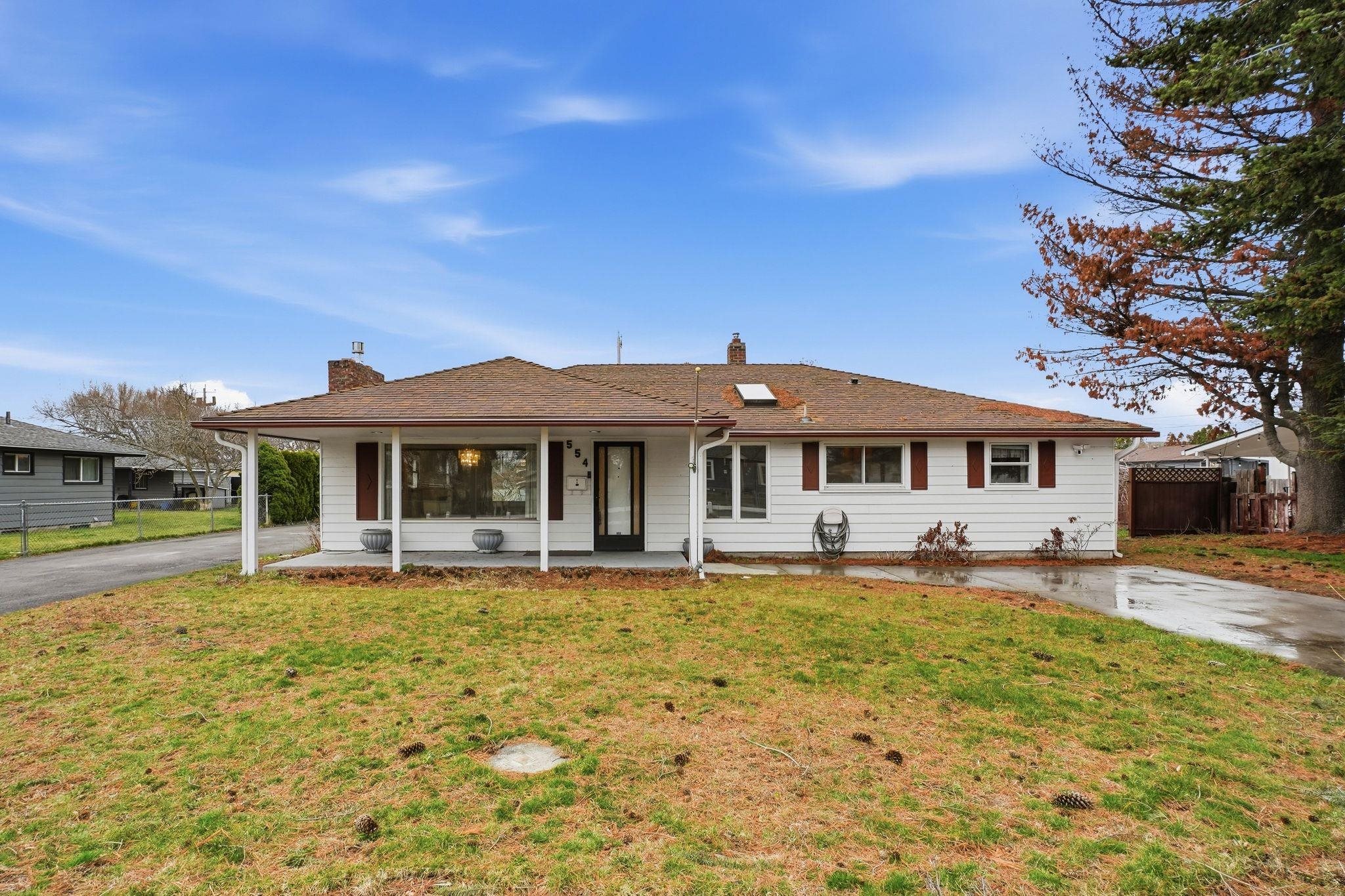 554 E North Ave - Photo 1