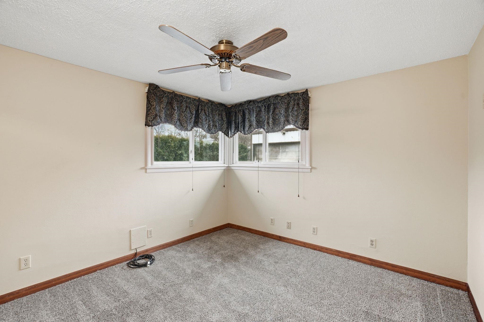 554 E North Ave - Photo 13