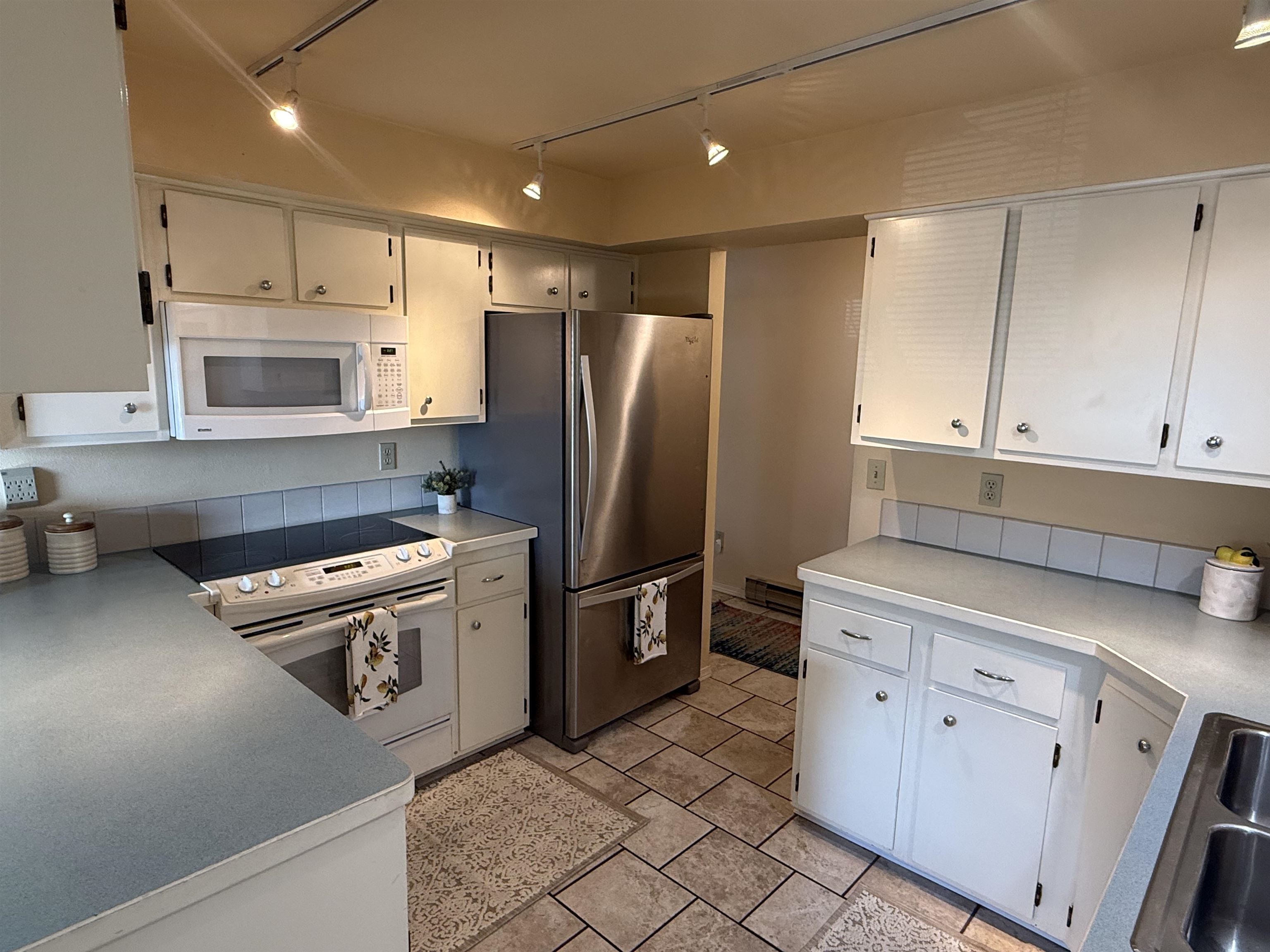 10409 E Main Ave - Photo 4