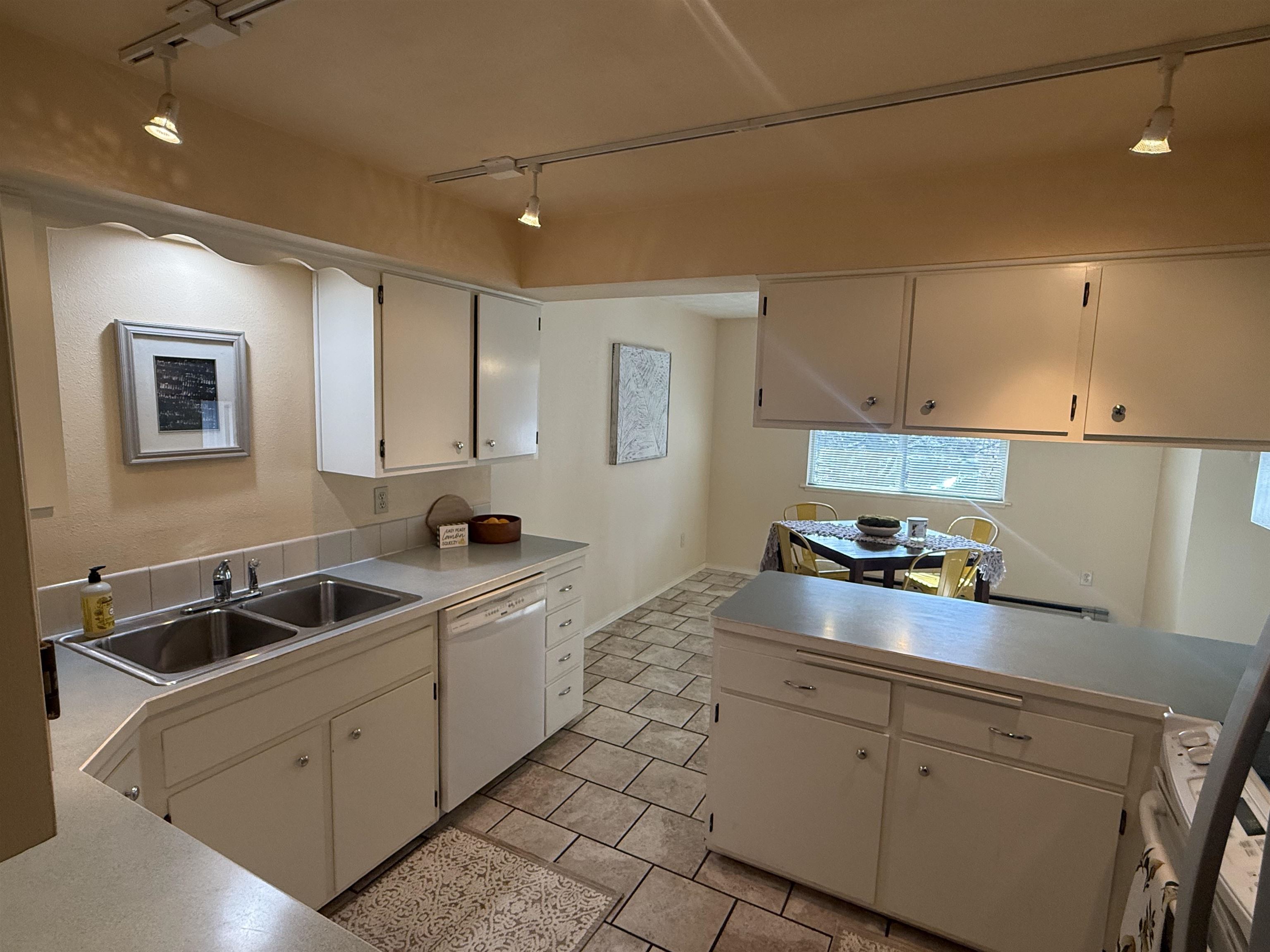 10409 E Main Ave - Photo 5