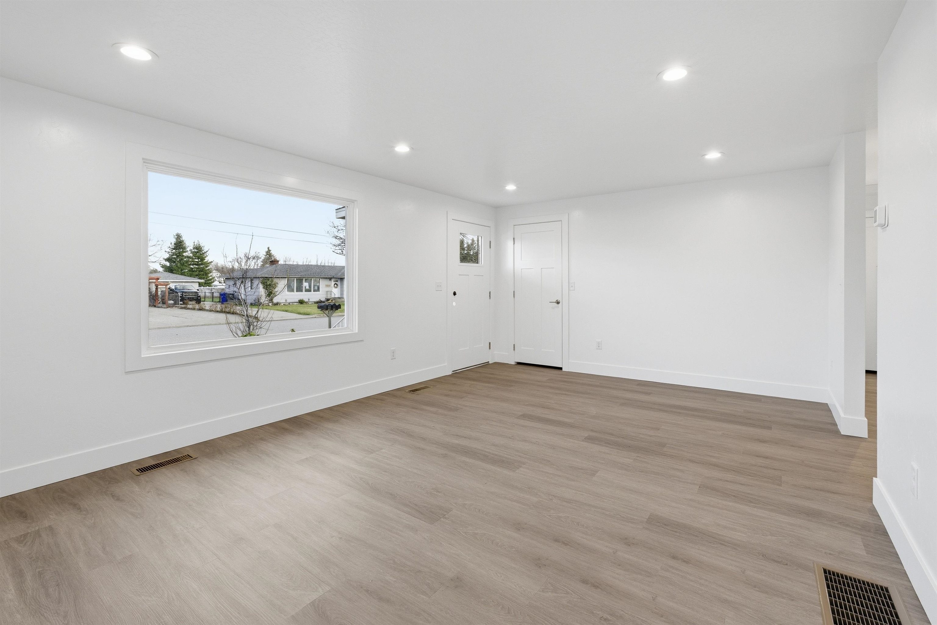 1021 N Willow Rd - Photo 3