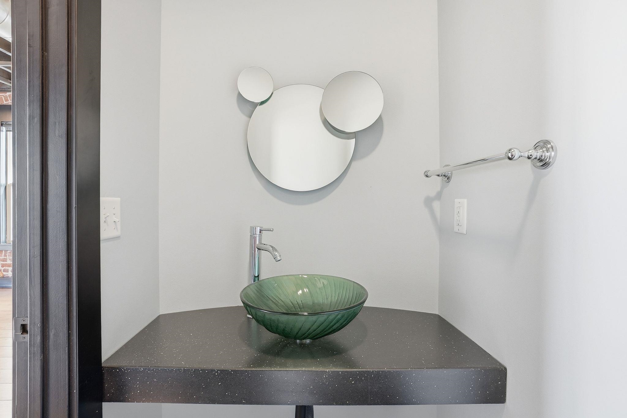 401 W 1st Ave - Photo 18
