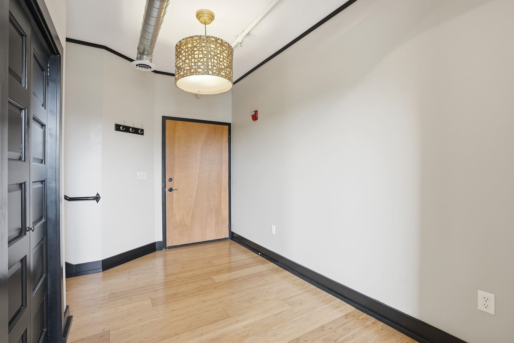 401 W 1st Ave - Photo 6