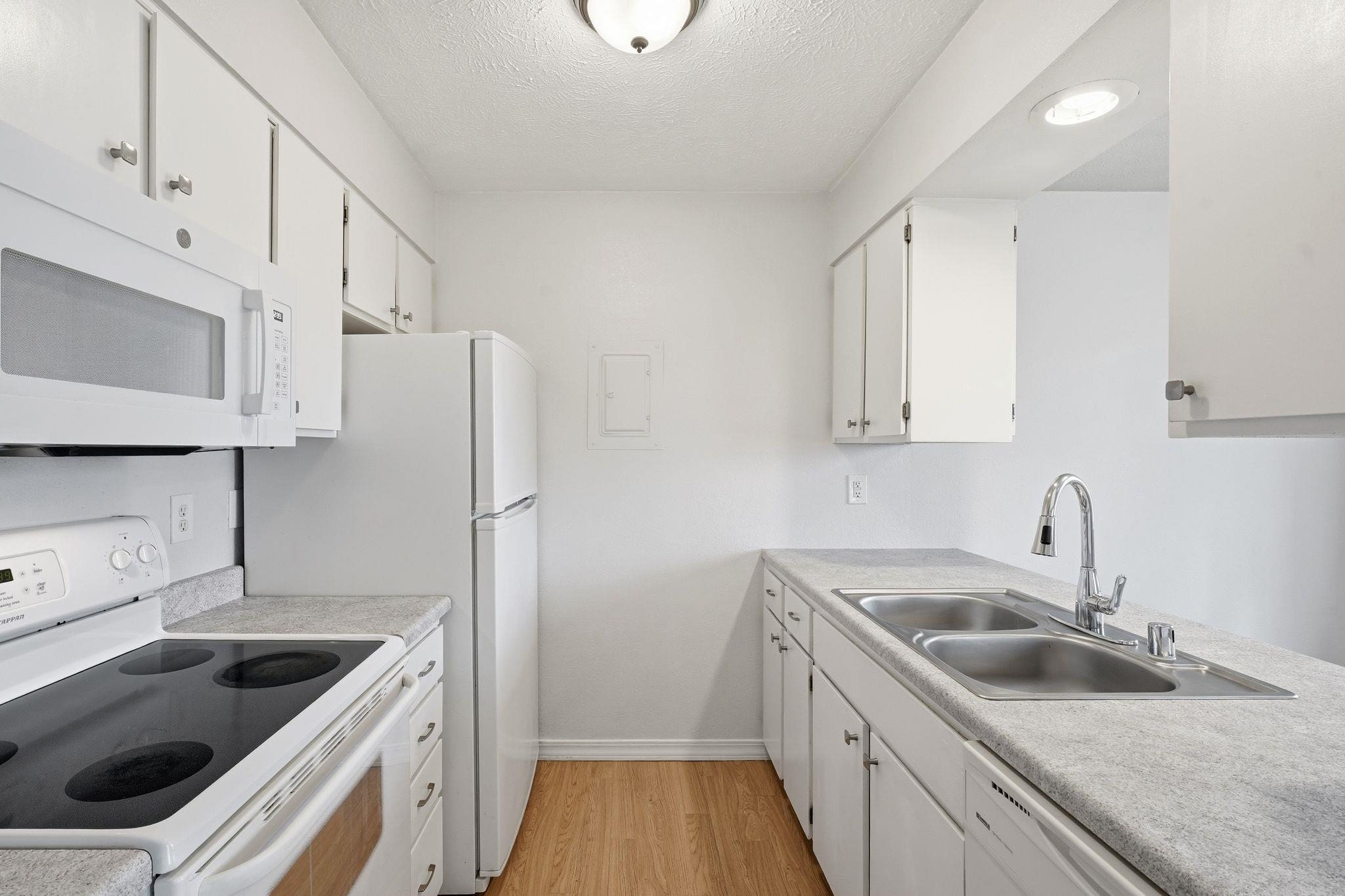 222 N Hutchinson Rd - Photo 4