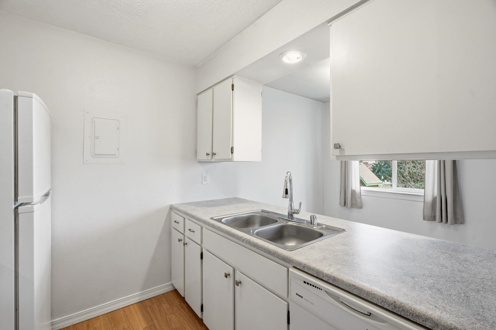 222 N Hutchinson Rd - Photo 5