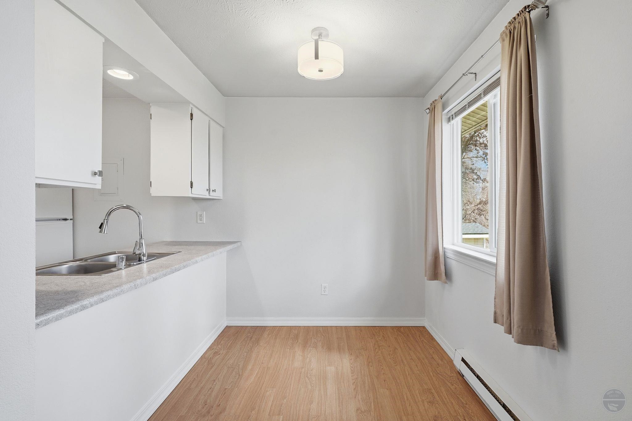 222 N Hutchinson Rd - Photo 6