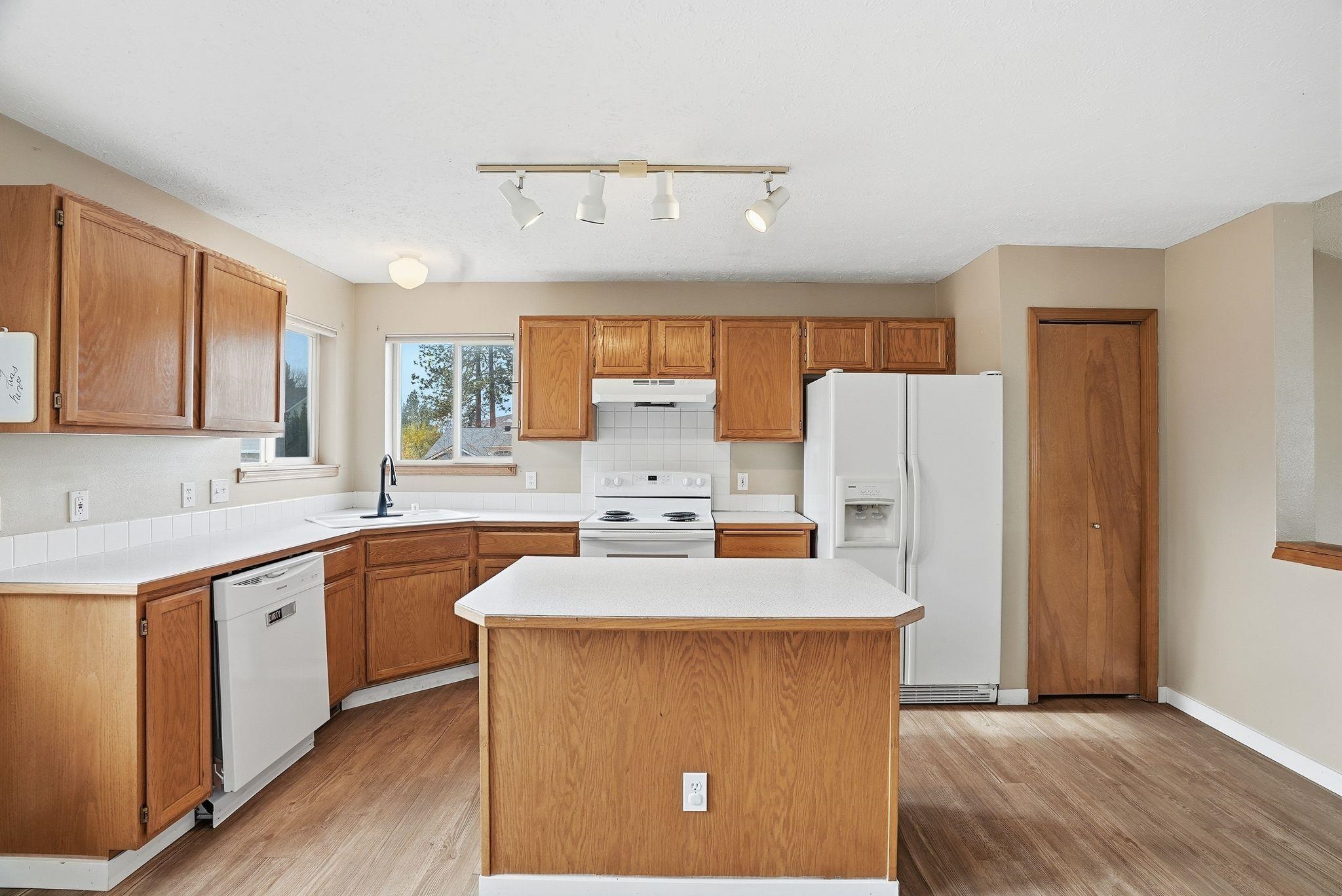 3408 E 48th Ct - Photo 8