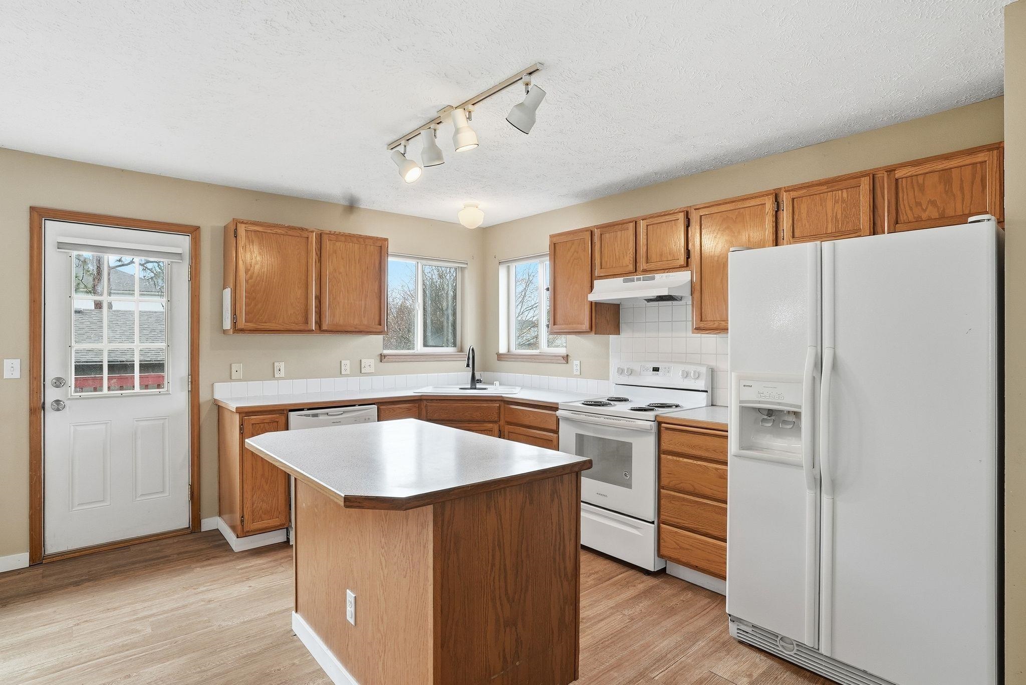 3408 E 48th Ct - Photo 9