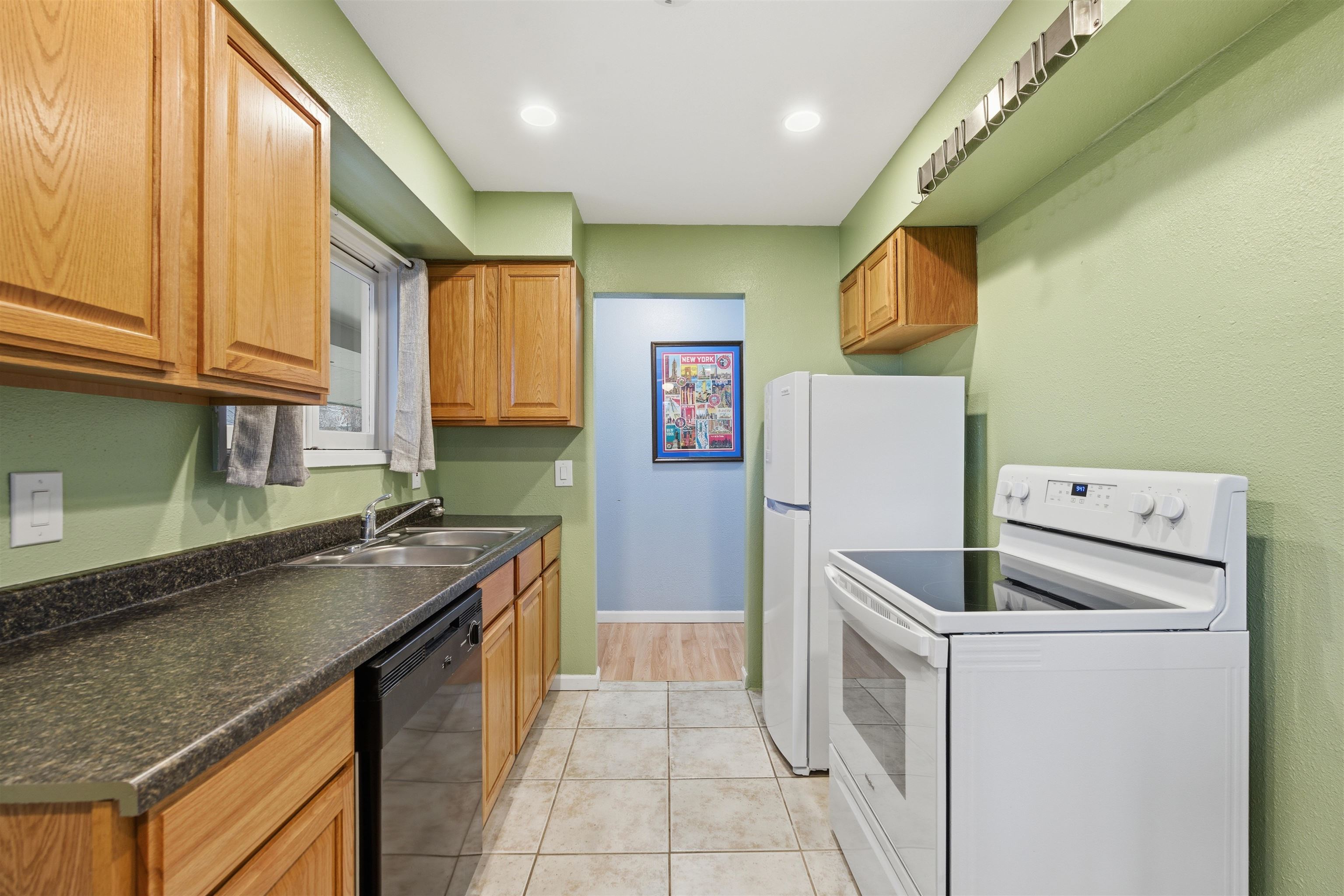 1821 W 8th Ave - Photo 4