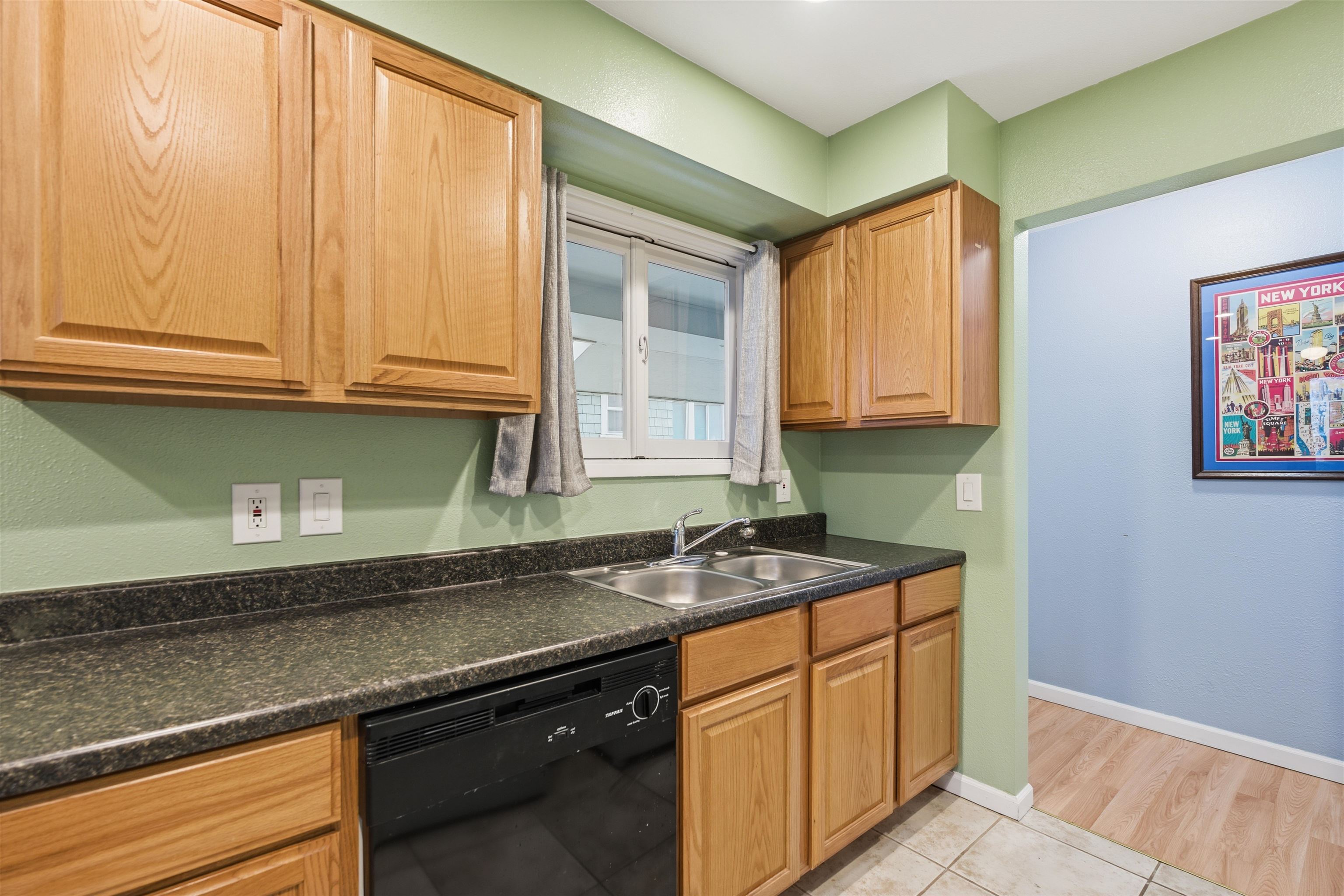 1821 W 8th Ave - Photo 5
