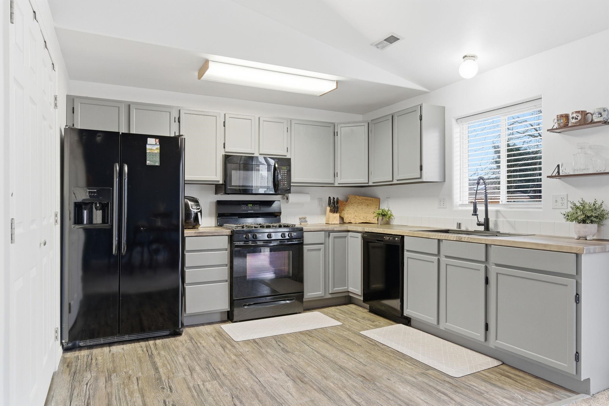 12513 W 10th Ave - Photo 9
