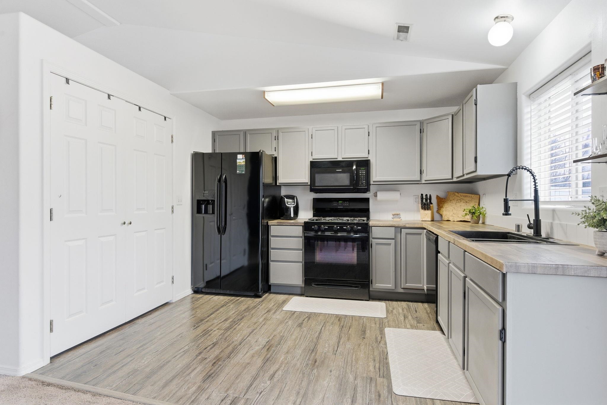 12513 W 10th Ave - Photo 10