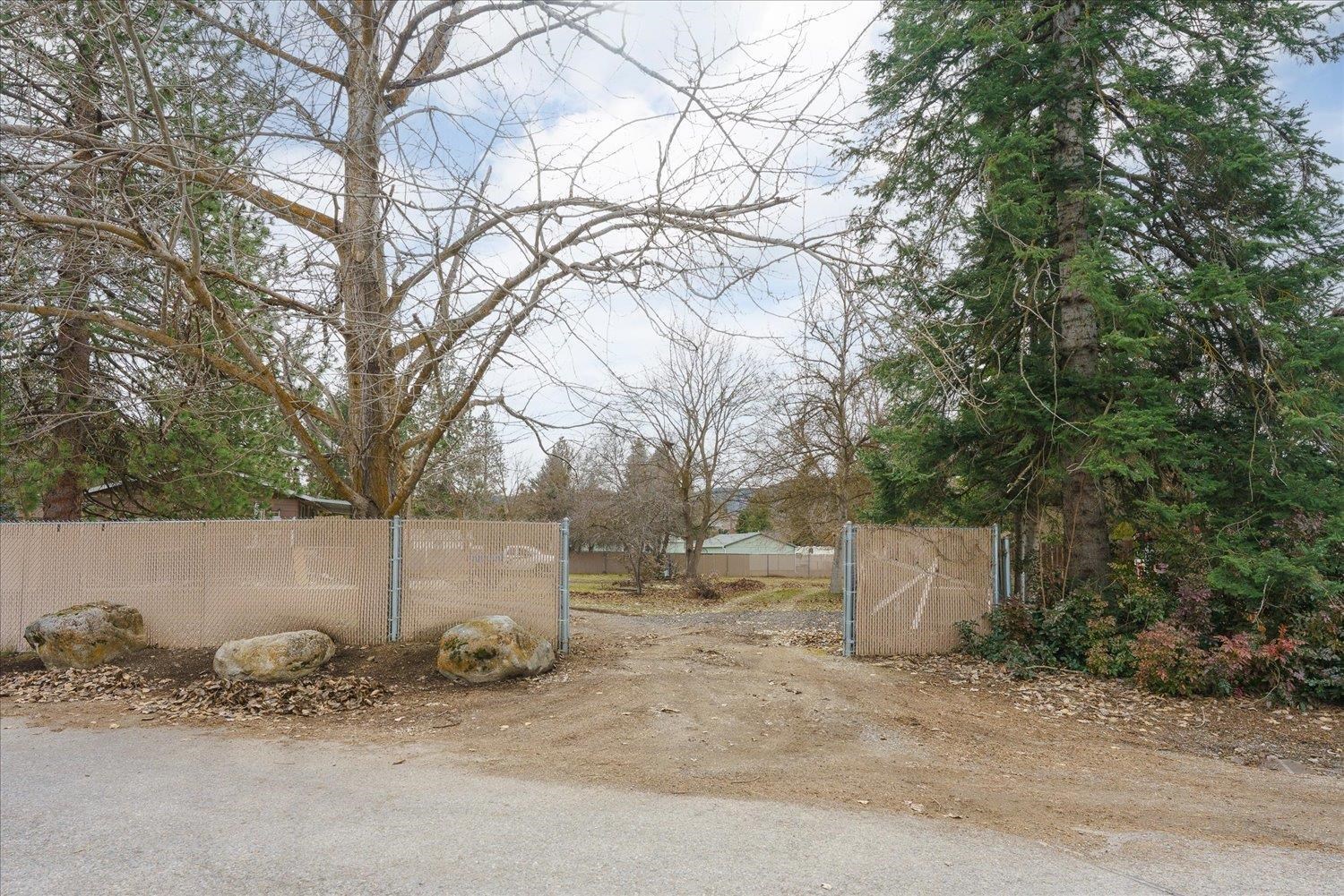 10626 E 27th Ave - Photo 2